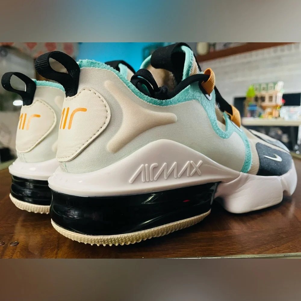 Nike Air Max Infinity
'Phantom' Clean shoe. Replacement box.
10.5 M - Picture 3 of 11